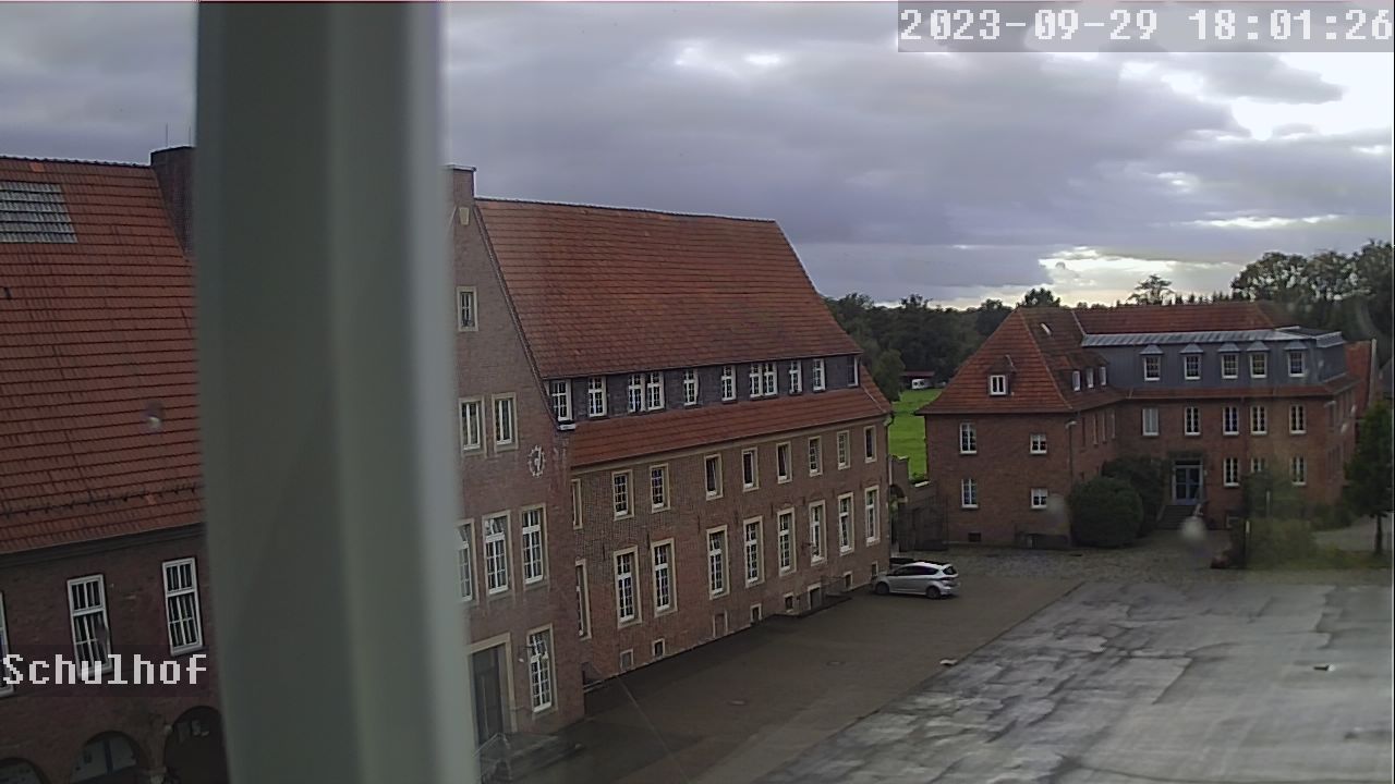 Webcam Schulhof 18:01