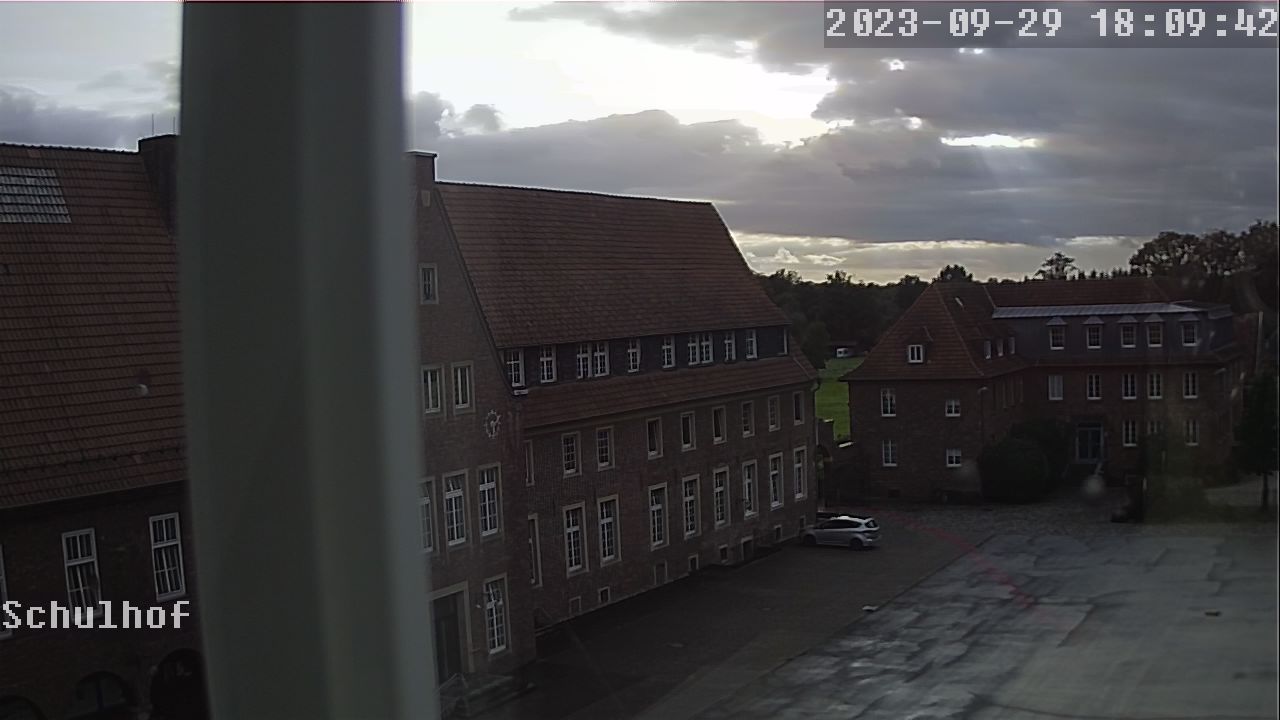 Webcam Schulhof 18:09