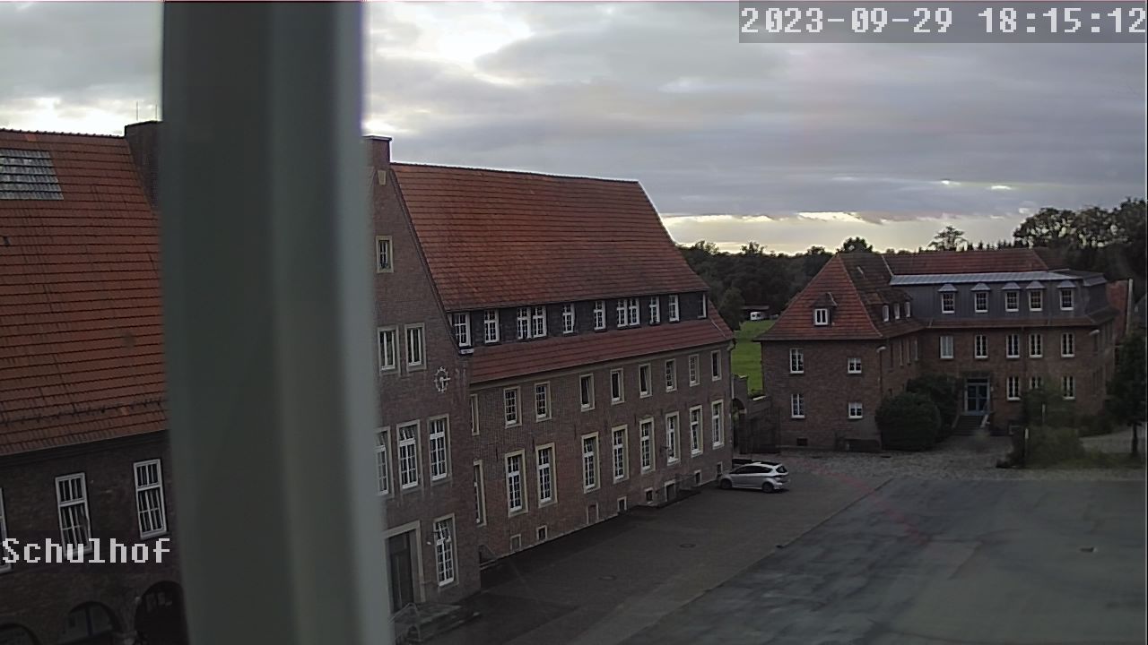 Webcam Schulhof 18:15