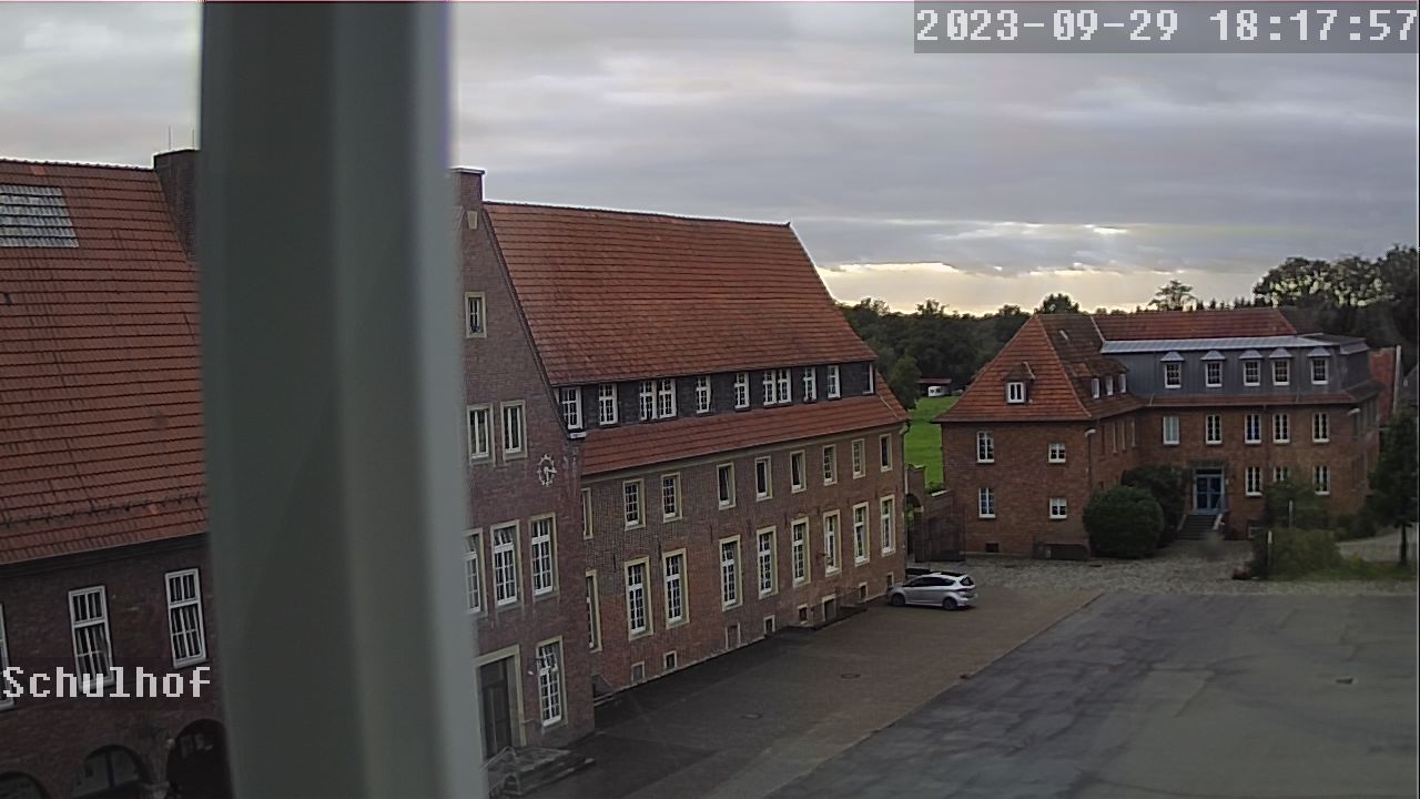 Webcam Schulhof 18:17