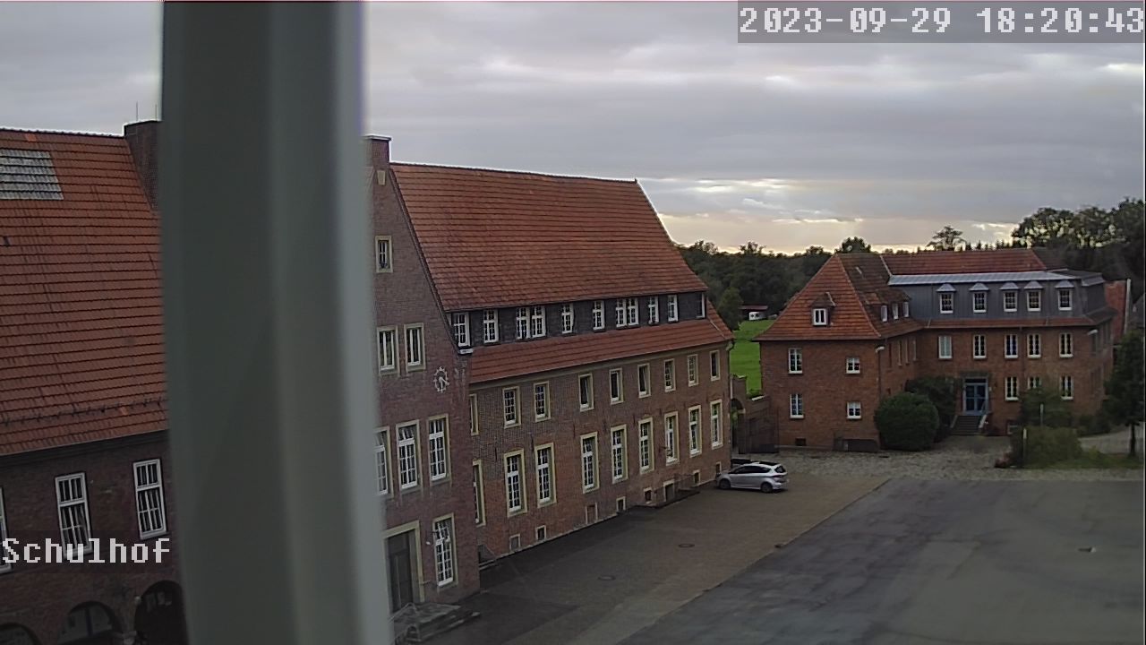 Webcam Schulhof 18:20