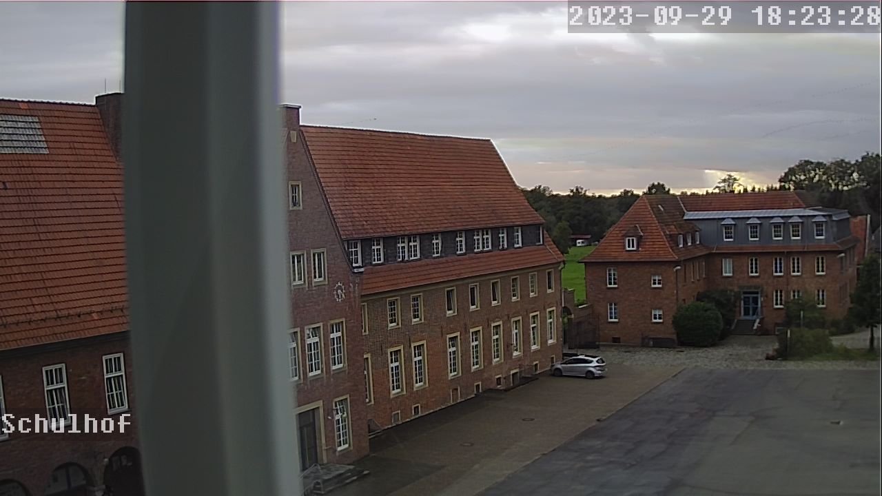 Webcam Schulhof 18:23