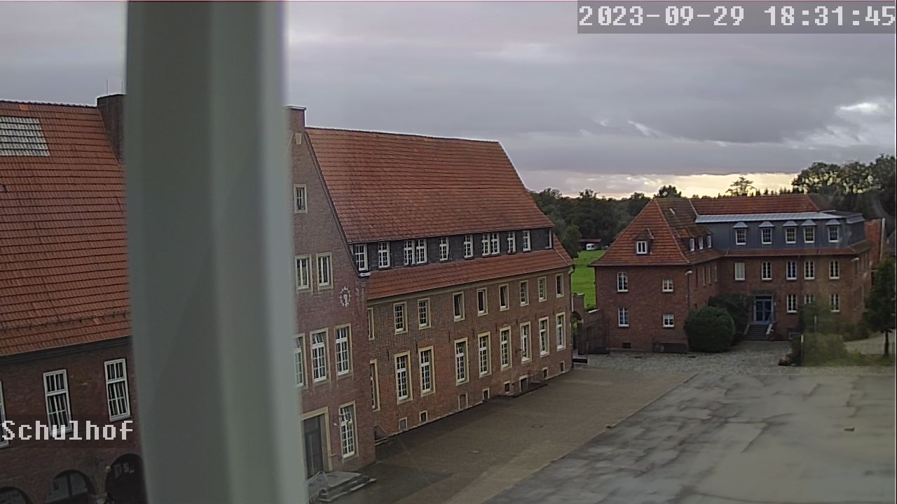 Webcam Schulhof 18:31