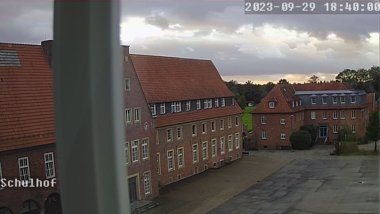 Webcam Schulhof 18:40