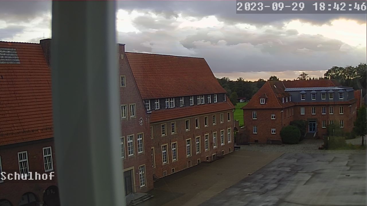 Webcam Schulhof 18:42