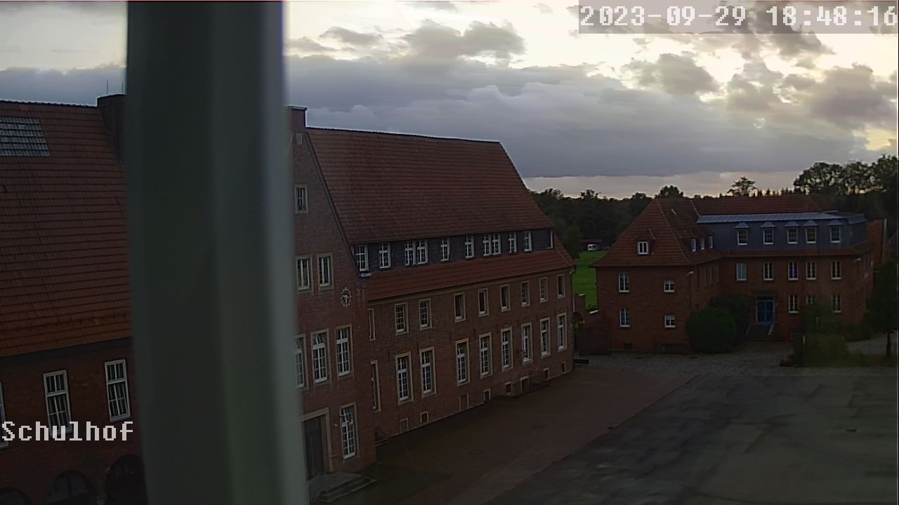 Webcam Schulhof 18:48