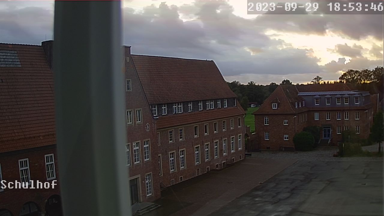Webcam Schulhof 18:53
