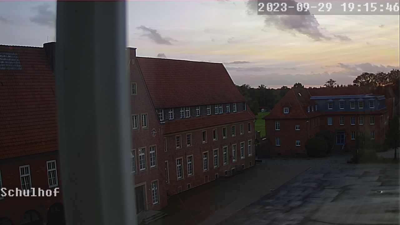 Webcam Schulhof 19:15
