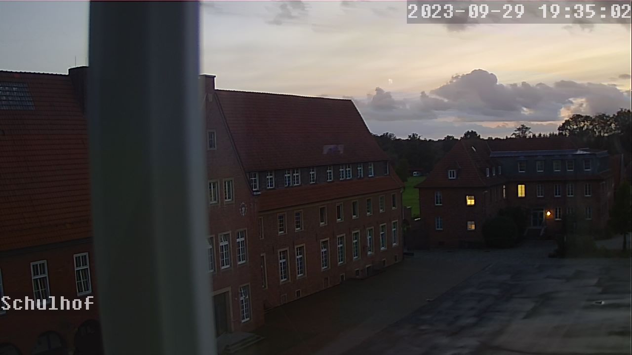 Webcam Schulhof 19:35