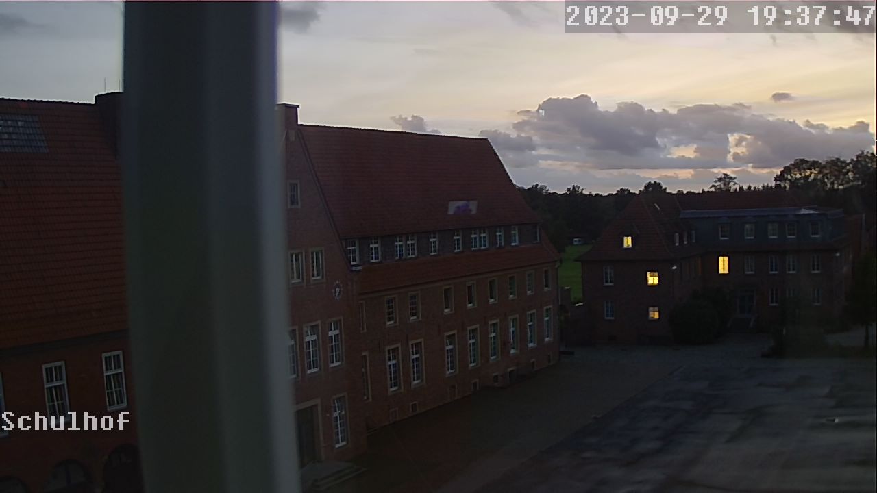 Webcam Schulhof 19:37