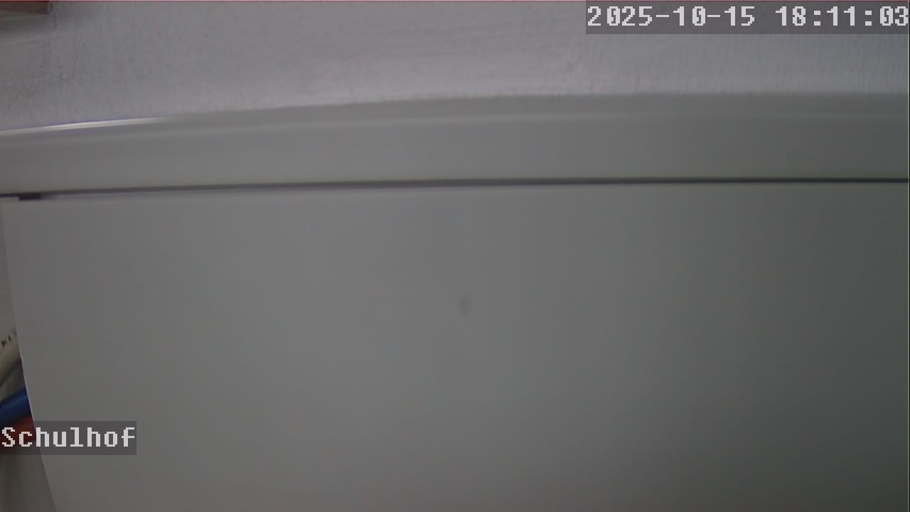 Webcam Schulhof 18:11