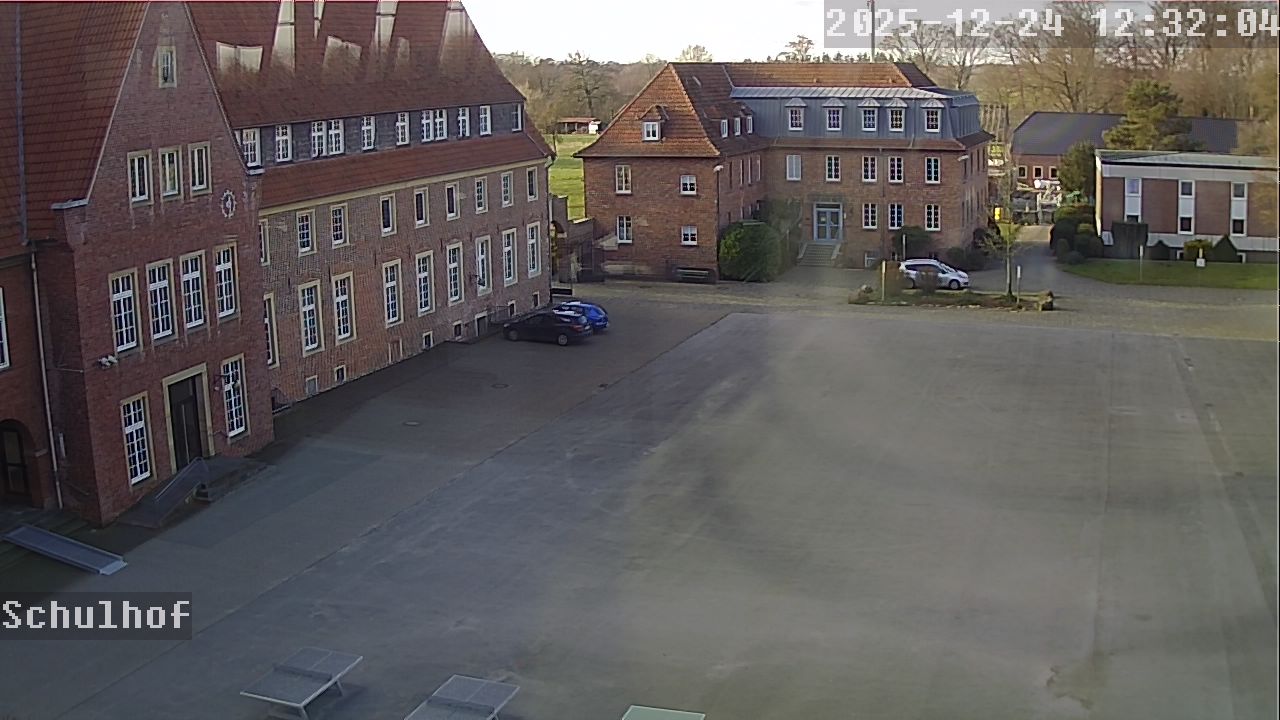 Webcam Schulhof 12:32