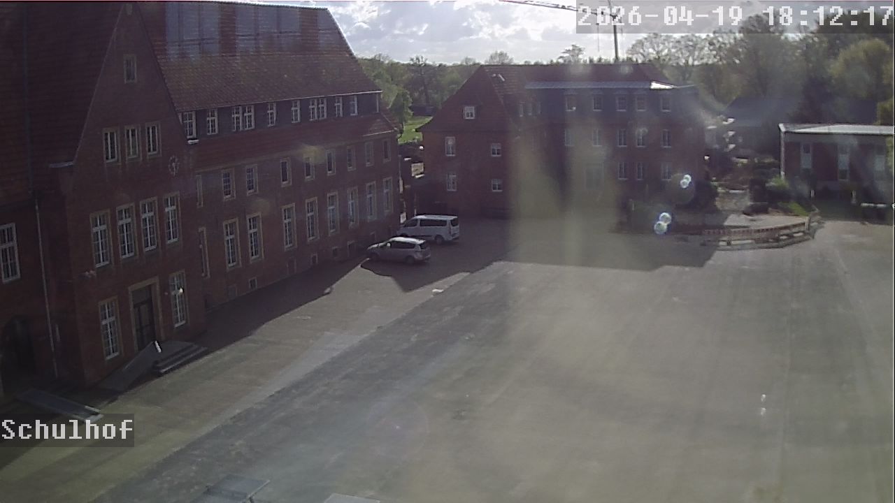 Webcam Schulhof 18:12