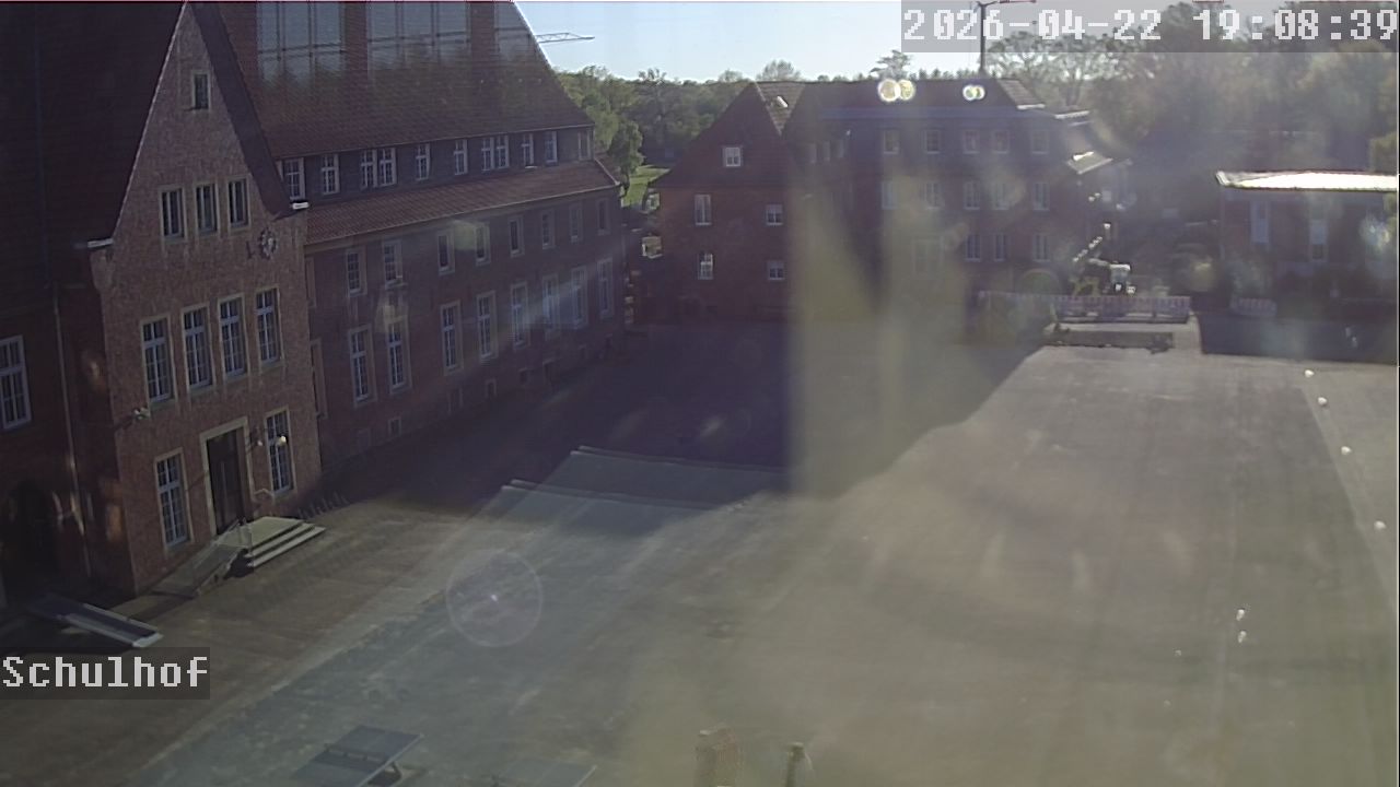 Webcam Schulhof 19:08