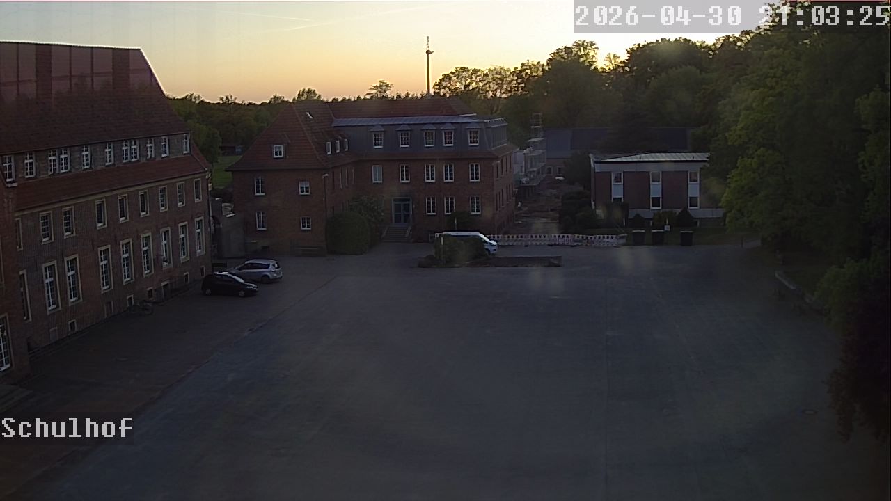 Webcam Schulhof 21:03