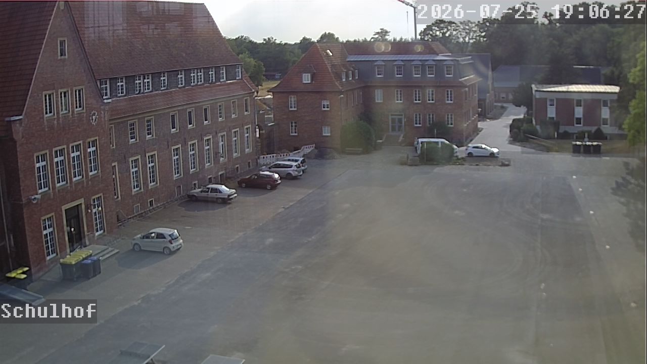 Webcam Schulhof 19:06