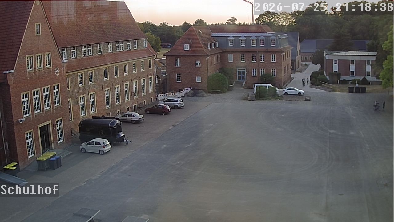 Webcam Schulhof 21:18
