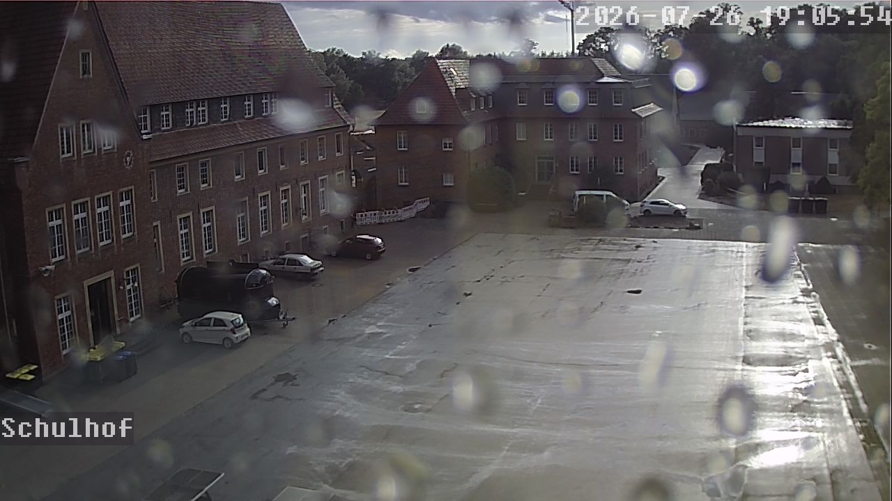 Webcam Schulhof 19:05