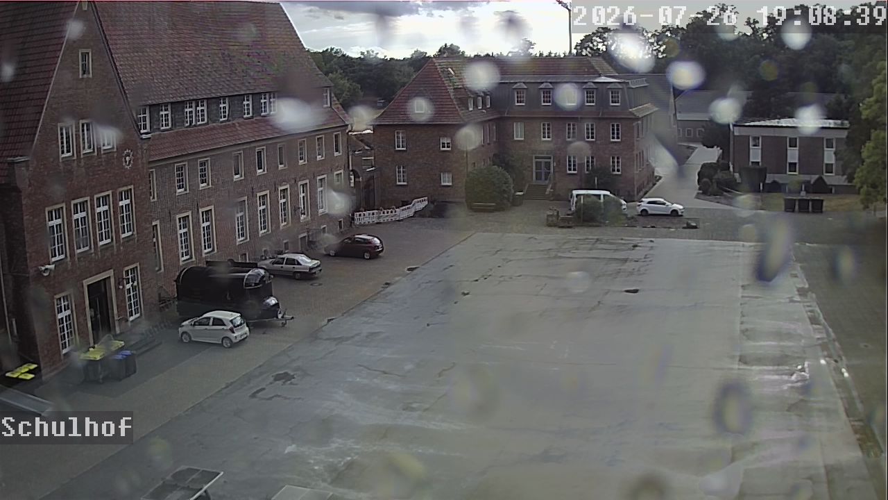 Webcam Schulhof 19:08