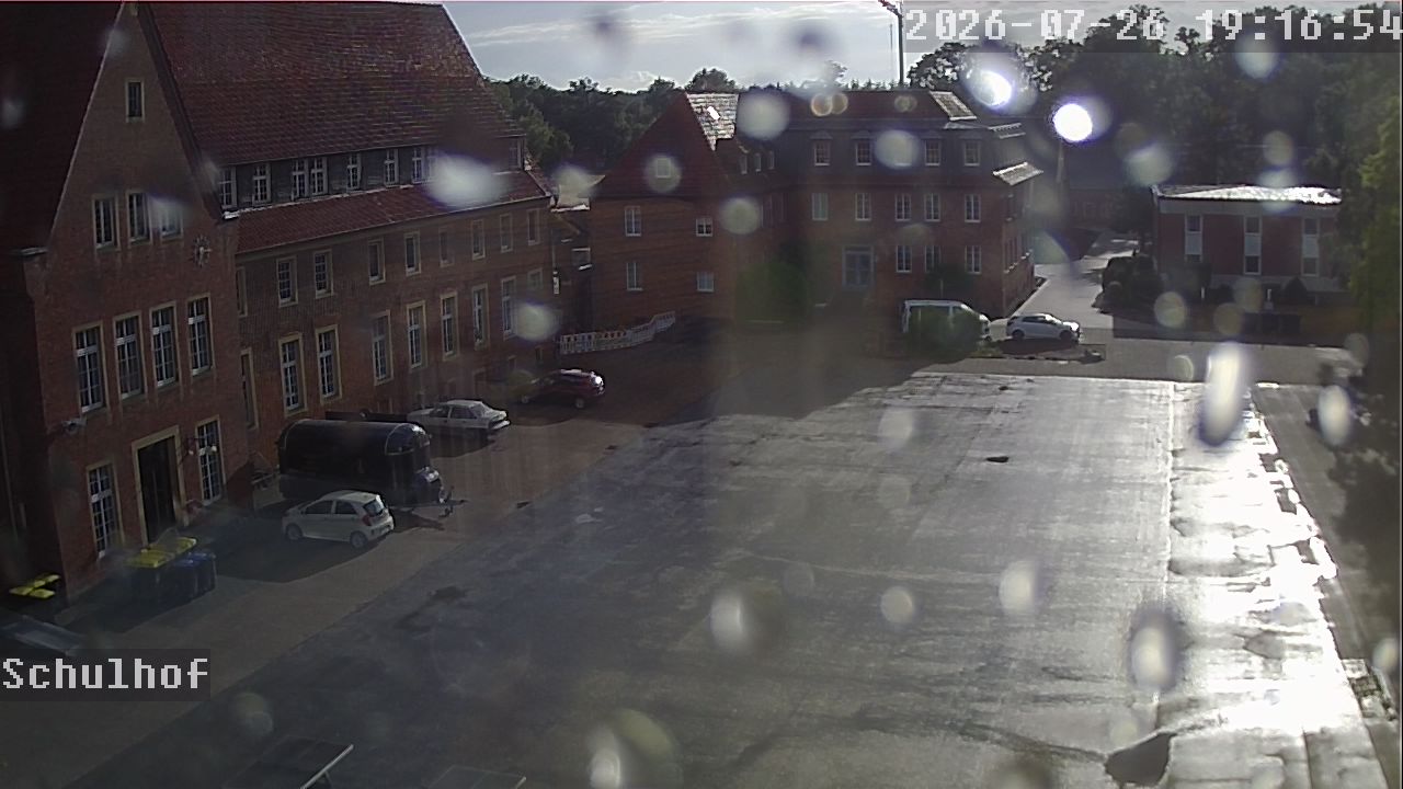 Webcam Schulhof 19:16