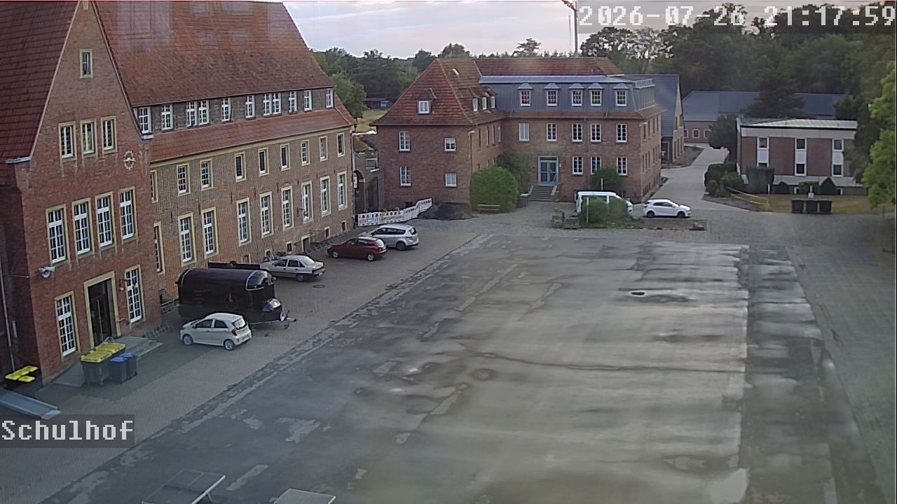 Webcam Schulhof 21:18