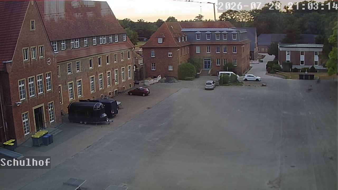 Webcam Schulhof 21:03