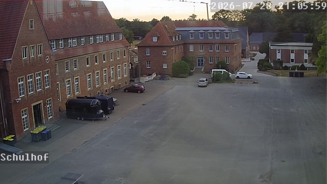 Webcam Schulhof 21:06