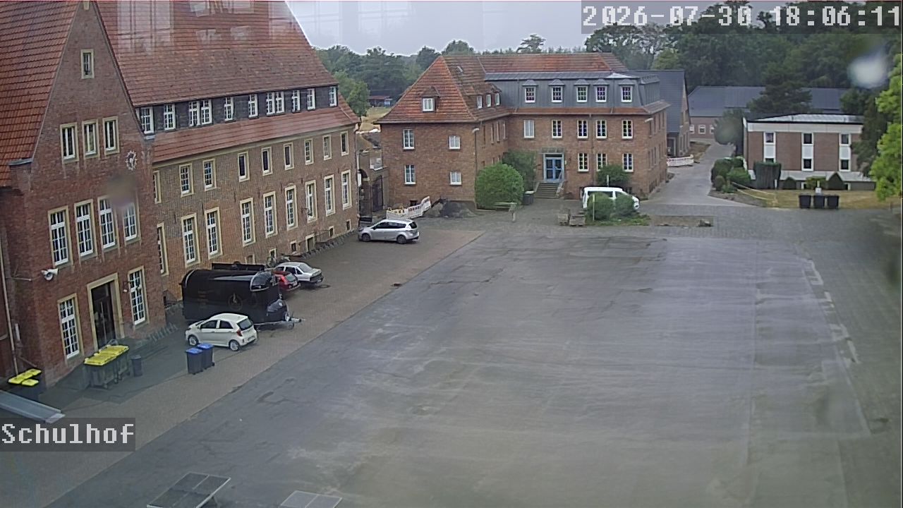 Webcam Schulhof 18:06