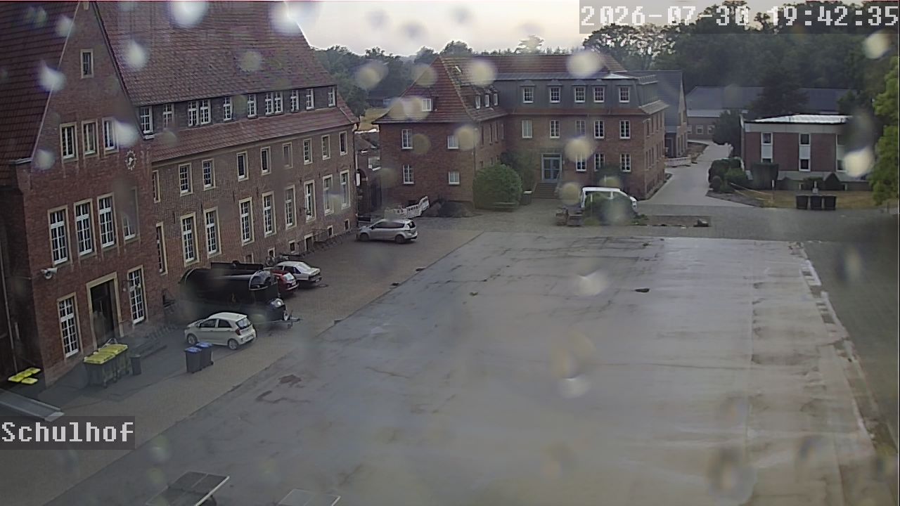 Webcam Schulhof 19:42