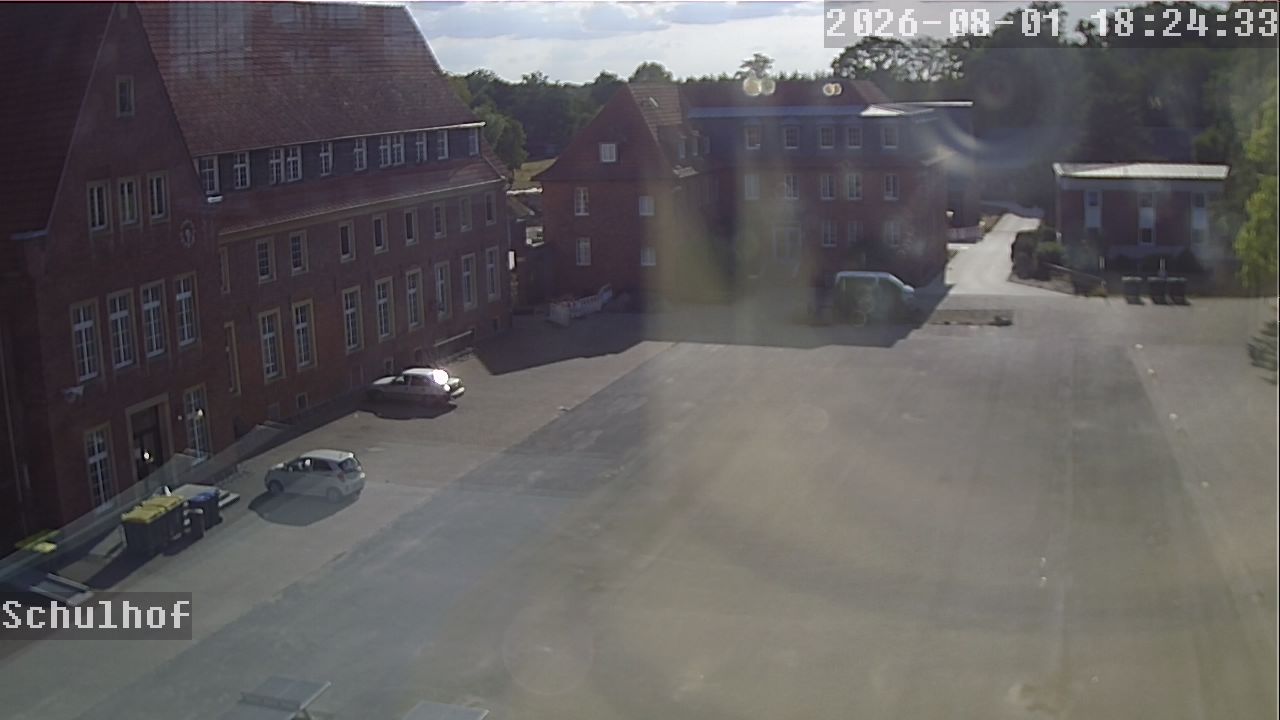Webcam Schulhof 18:24