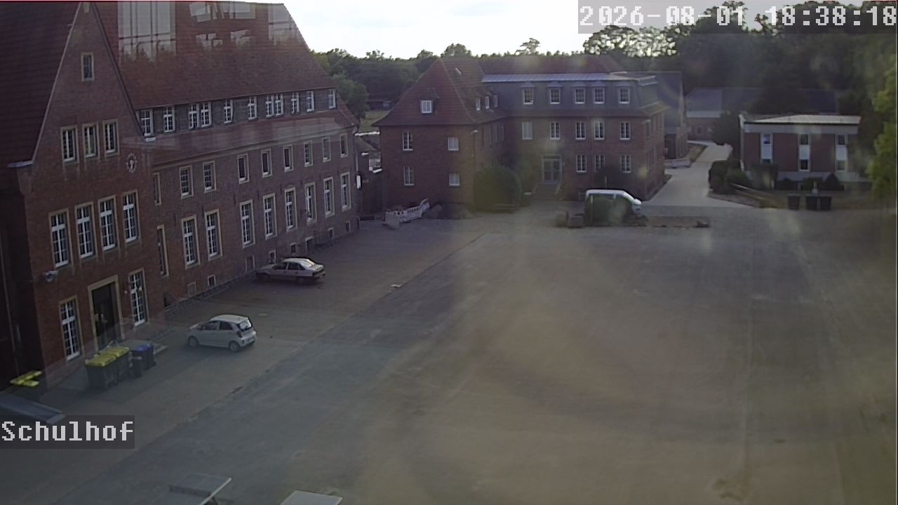 Webcam Schulhof 18:38