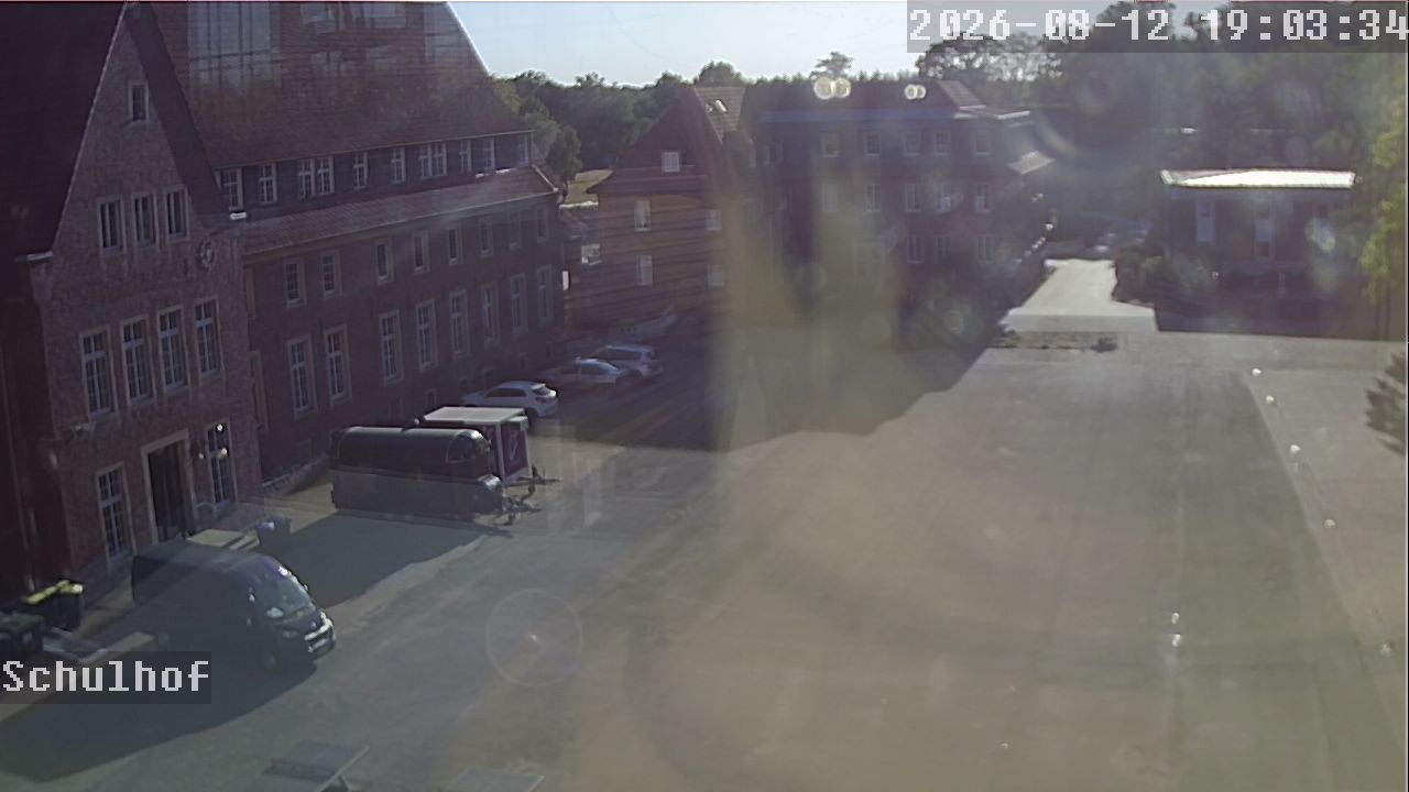 Webcam Schulhof 19:03