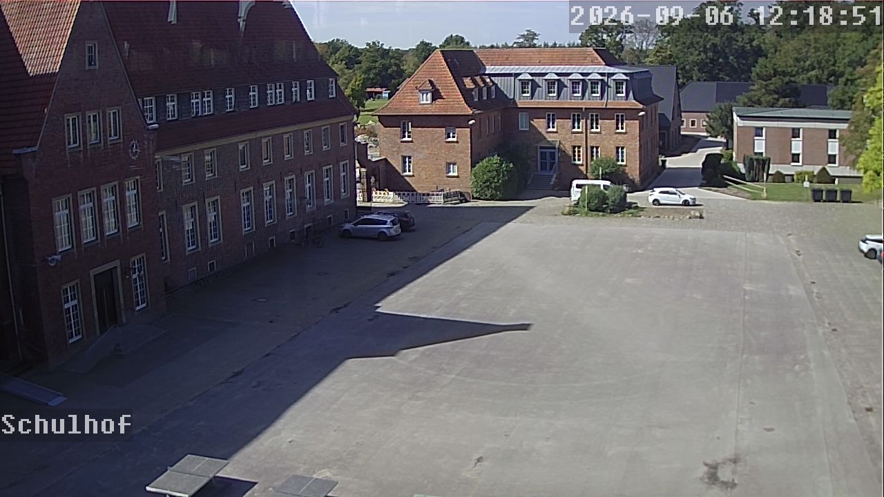 Webcam Schulhof 12:18