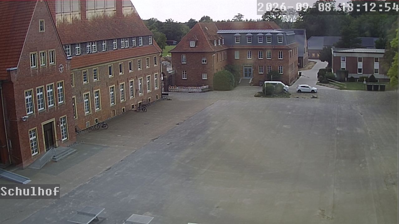 Webcam Schulhof 18:12