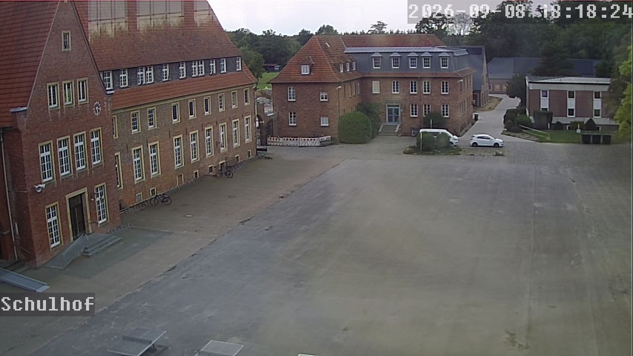Webcam Schulhof 18:18