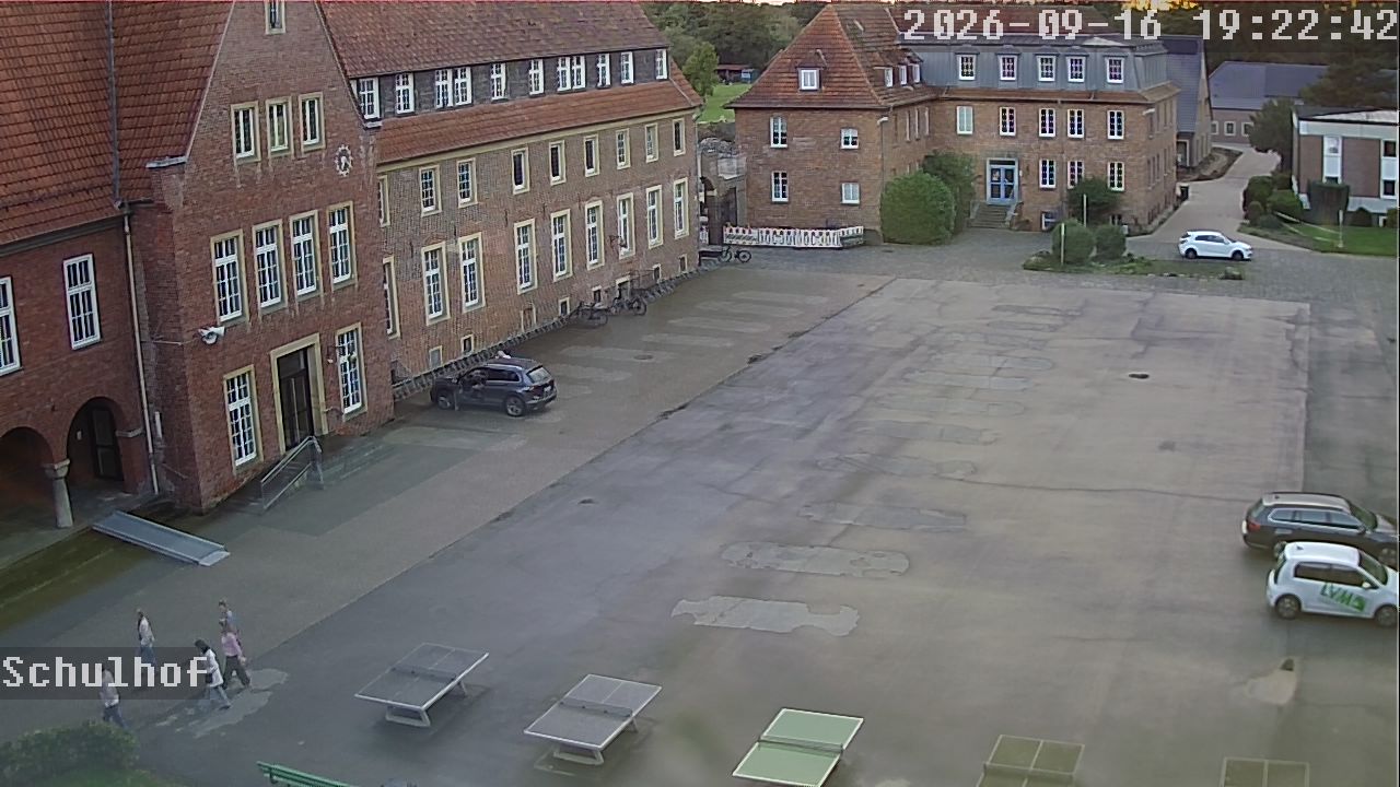 Webcam Schulhof 19:22