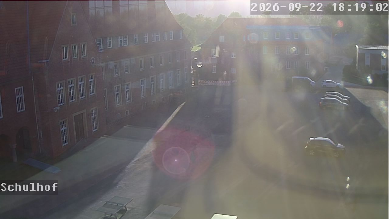 Webcam Schulhof 18:19