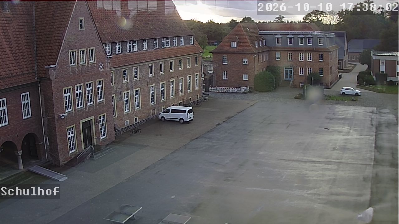 Webcam Schulhof 17:38