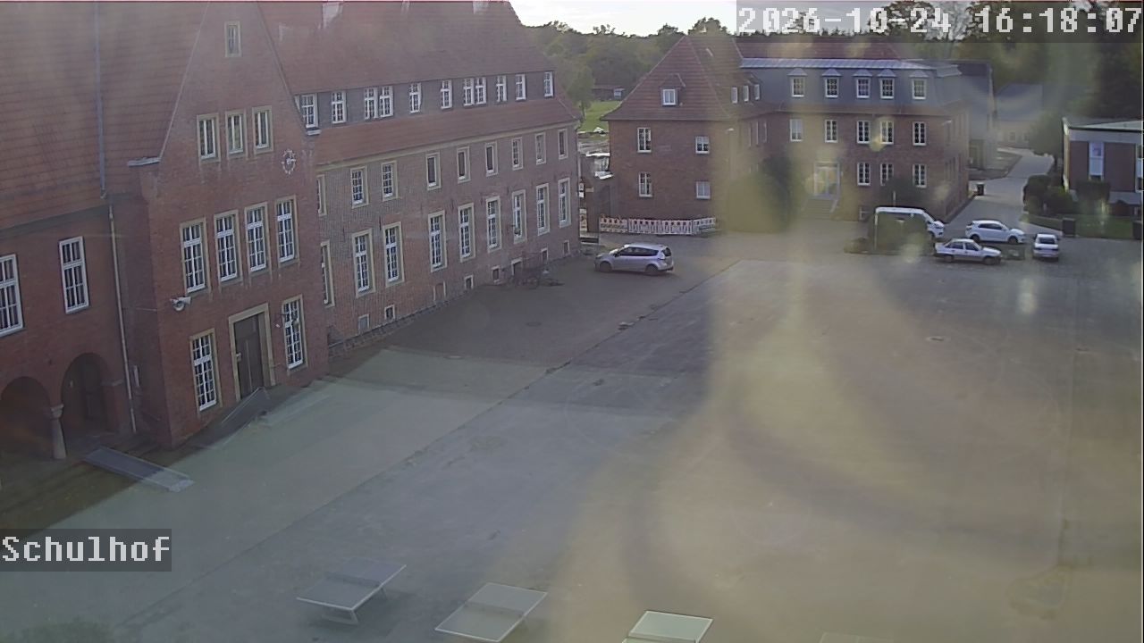 Webcam Schulhof 16:18