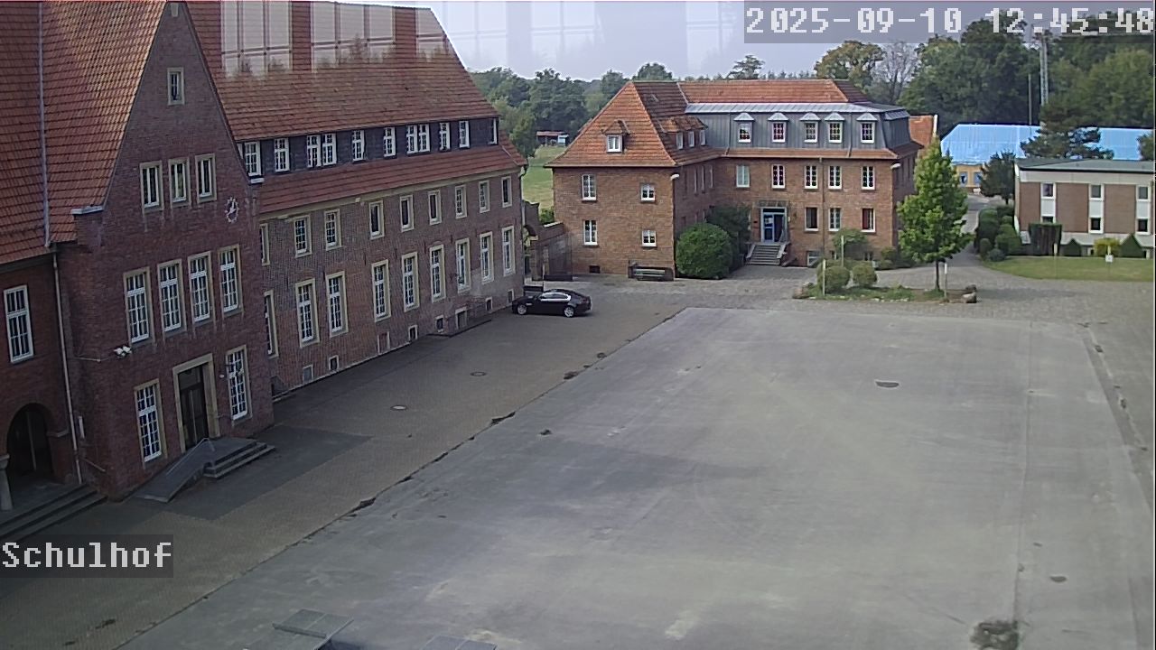 Webcam Schulhof 12:45