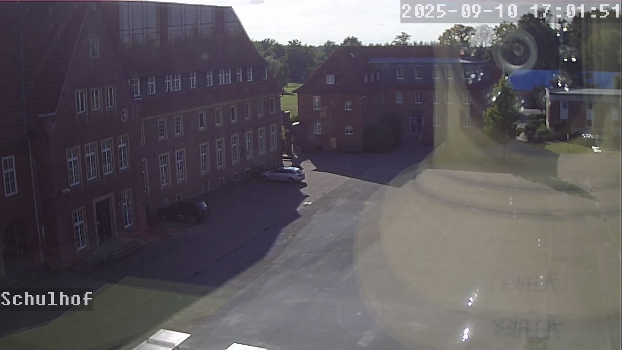 Webcam Schulhof 17:01