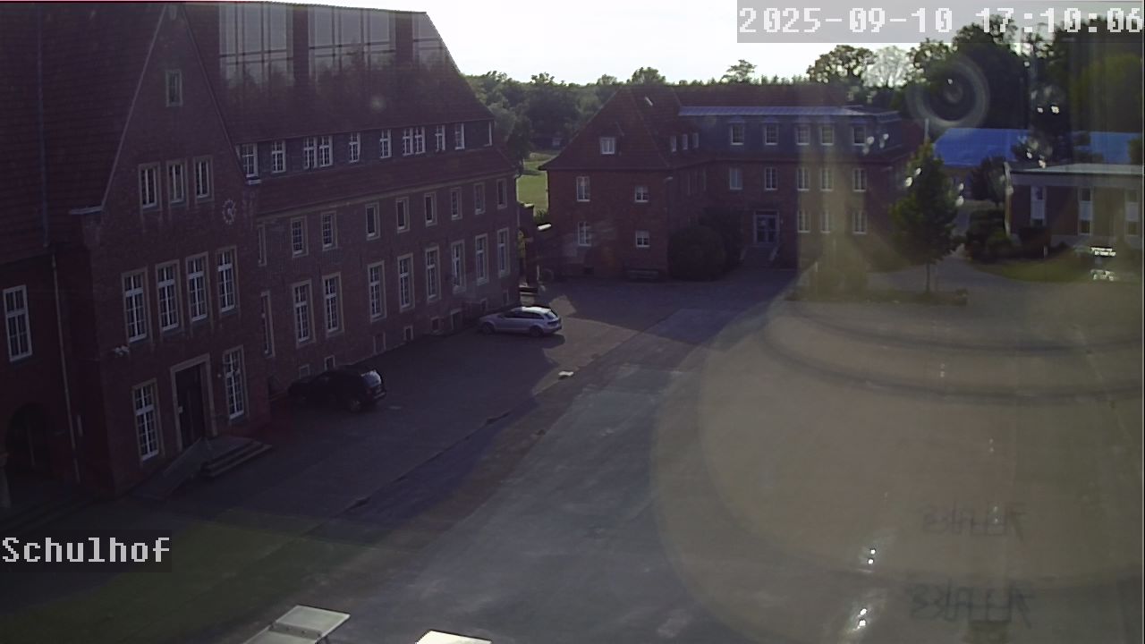Webcam Schulhof 17:10