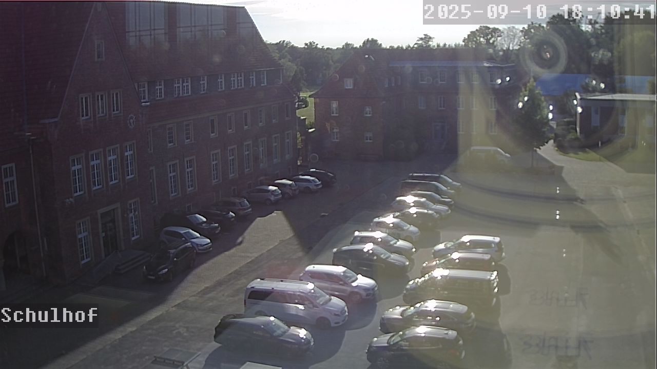 Webcam Schulhof 18:10