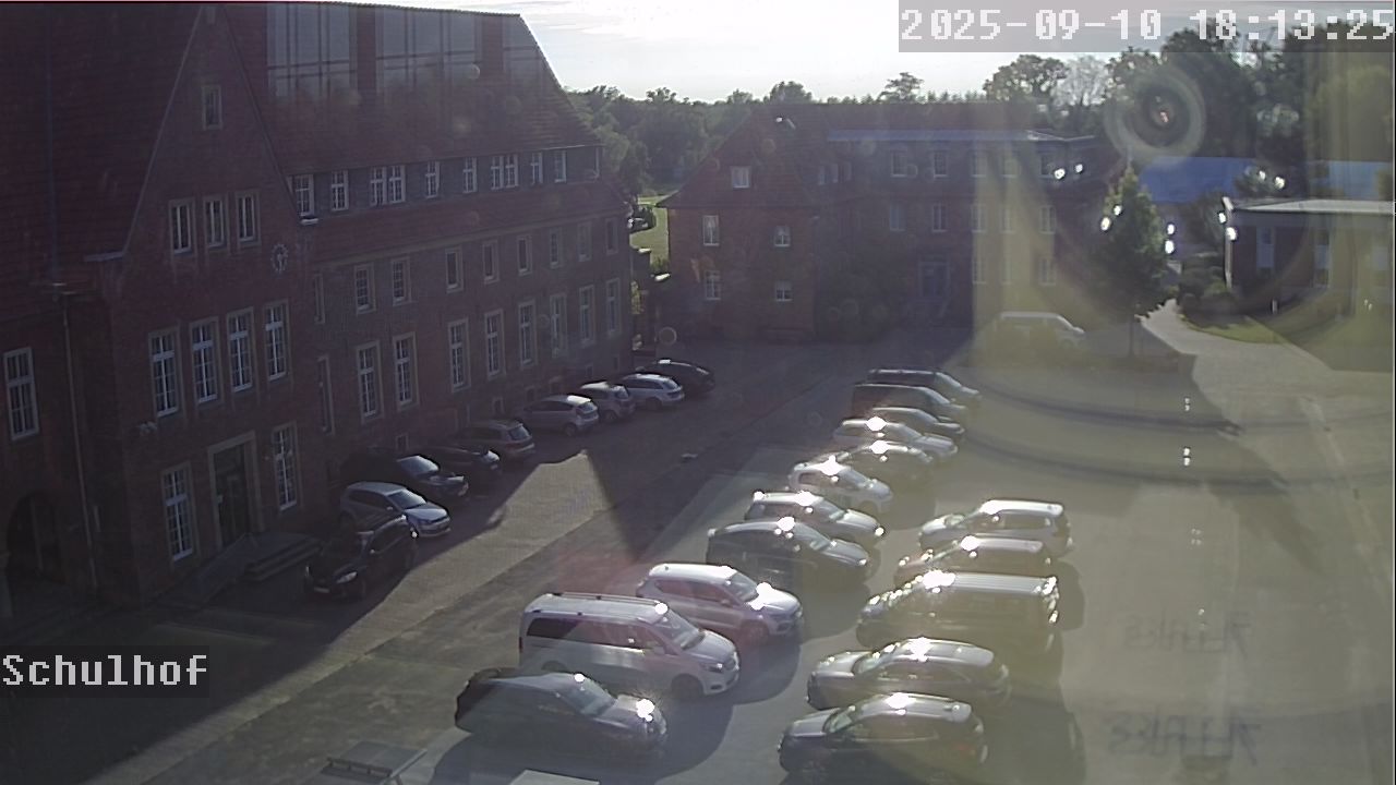 Webcam Schulhof 18:13