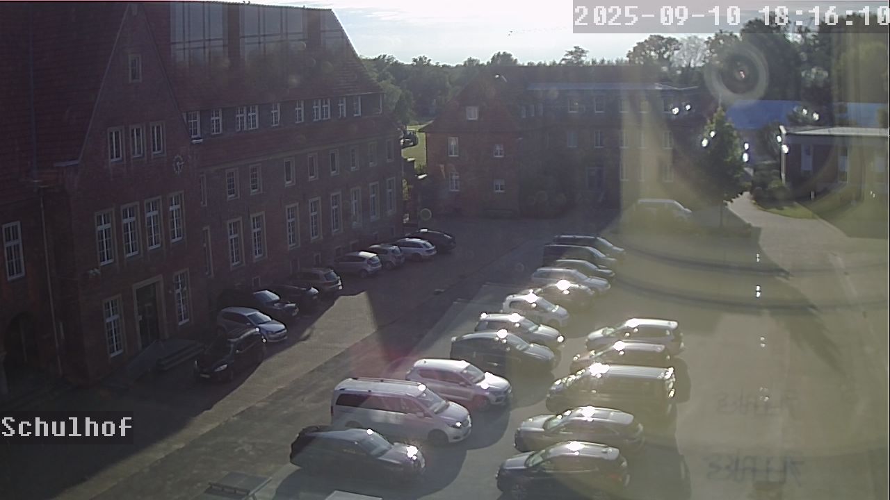 Webcam Schulhof 18:16
