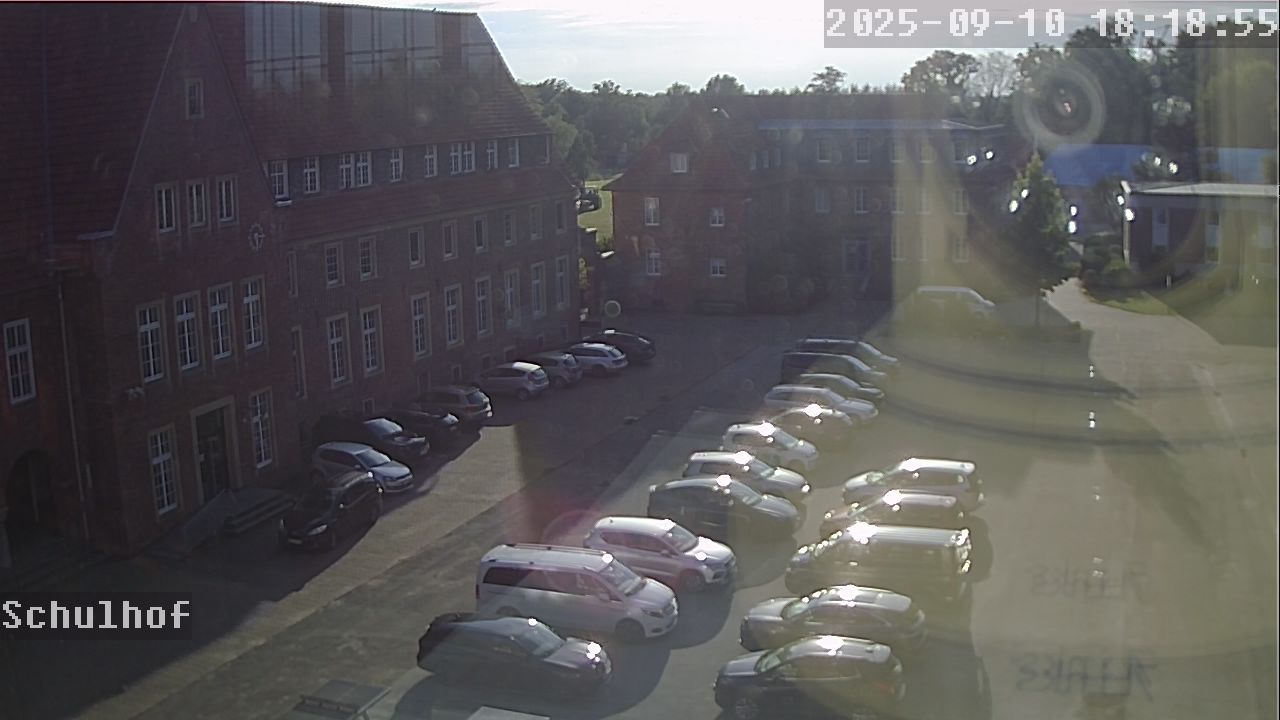 Webcam Schulhof 18:18