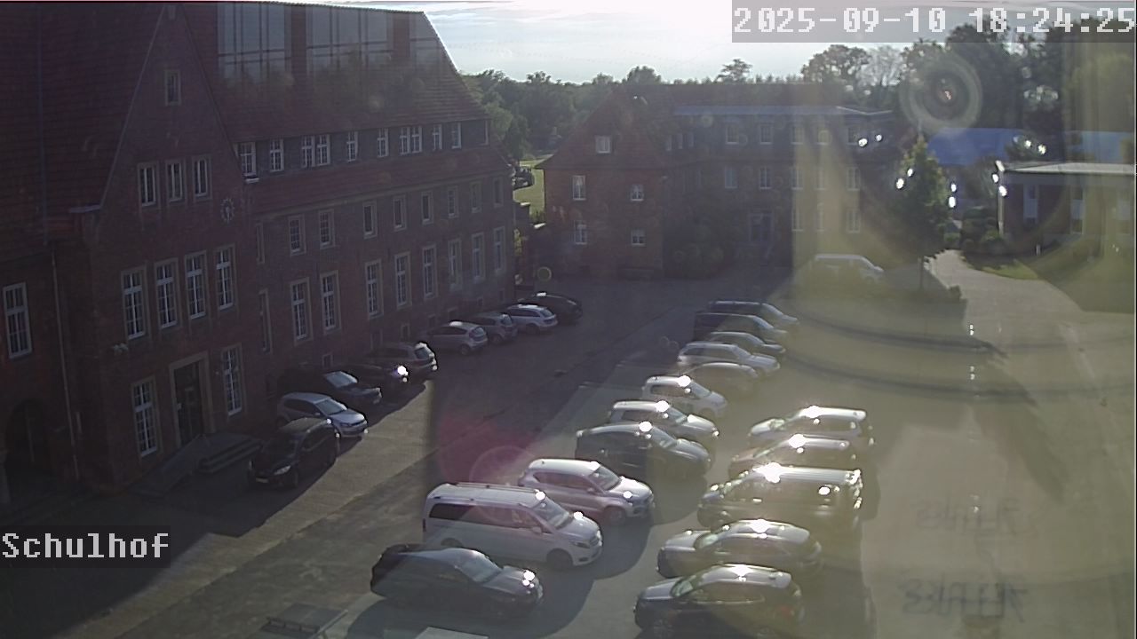 Webcam Schulhof 18:24