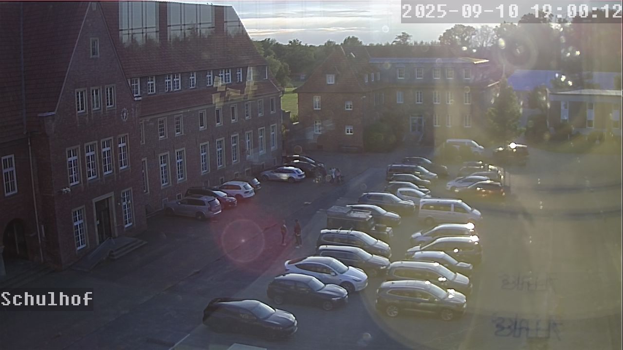 Webcam Schulhof 19:00