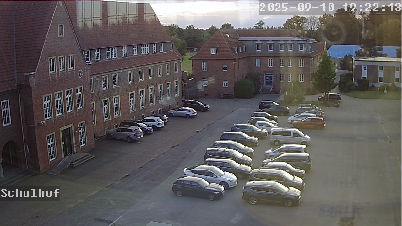 Webcam Schulhof 19:22