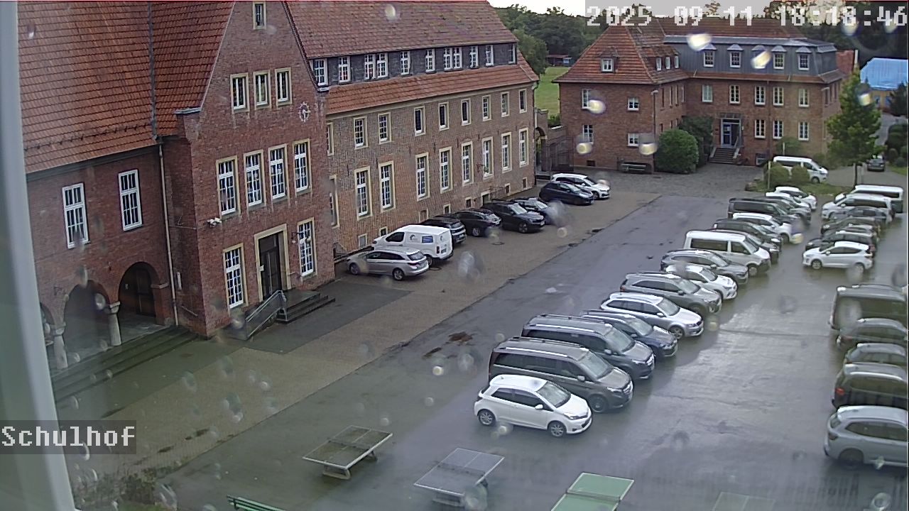 Webcam Schulhof 18:18